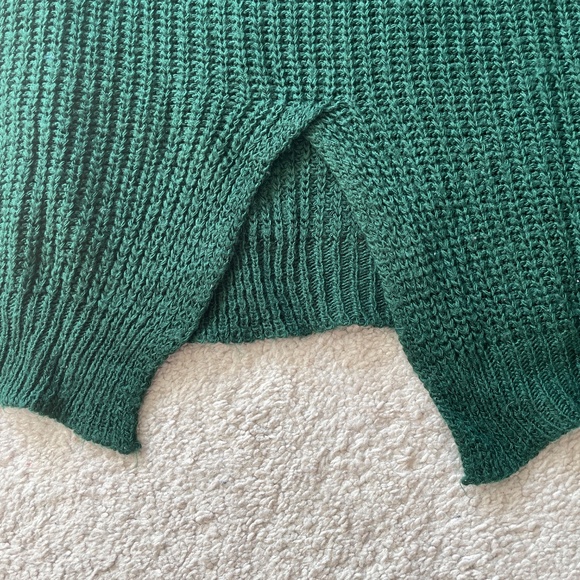 Green Sweater - Picture 4 of 4